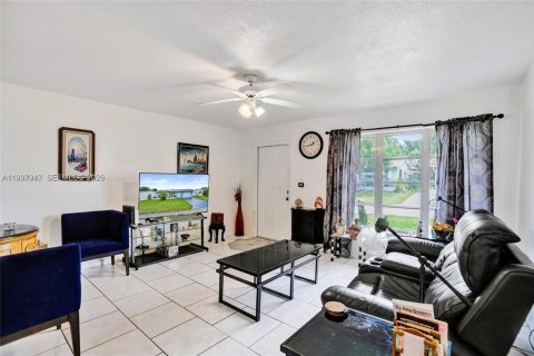 Купить виллу или дом в Тамарак, Флорида 2 спальни, 93.09м2, № 1995706 - фото 10