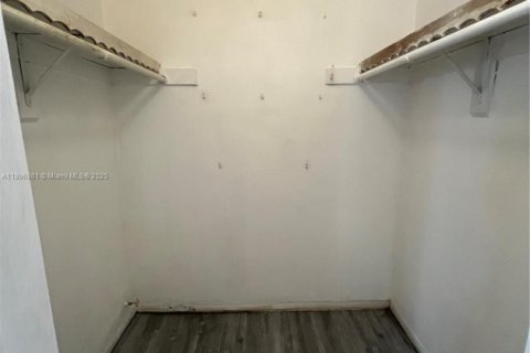 Снять в аренду кондоминиум в Лодерхилл, Флорида 2 спальни, 86.03м2, № 1948707 - фото 8