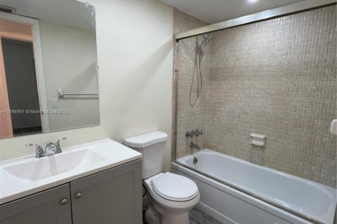 Снять в аренду кондоминиум в Лодерхилл, Флорида 2 спальни, 86.03м2, № 1948707 - фото 7