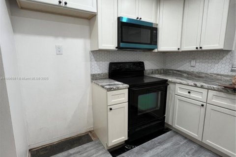 Снять в аренду кондоминиум в Лодерхилл, Флорида 2 спальни, 86.03м2, № 1948707 - фото 4