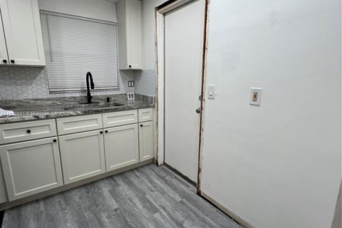 Снять в аренду кондоминиум в Лодерхилл, Флорида 2 спальни, 86.03м2, № 1948707 - фото 5