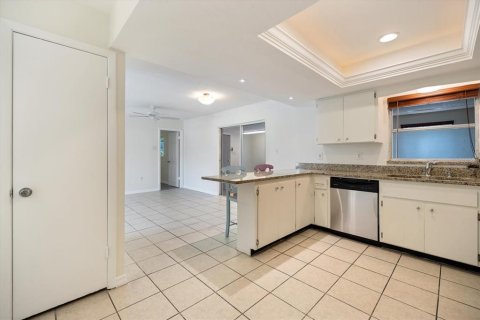 House in Sarasota, Florida 3 bedrooms, 164.53 sq.m. № 1826885 - photo 16