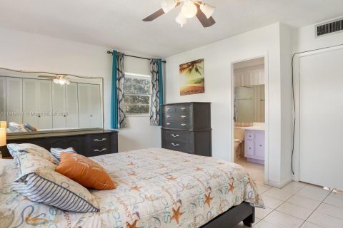 Купить кондоминиум в Лодердейл-Лейкс, Флорида 2 спальни, 87.7м2, № 2018178 - фото 9