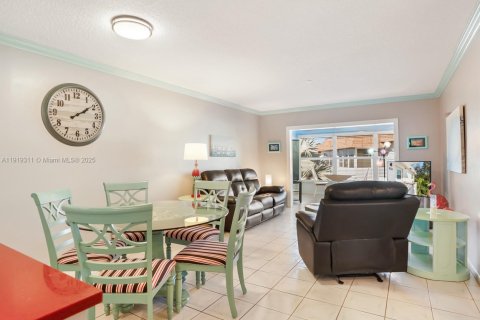 Купить кондоминиум в Лодердейл-Лейкс, Флорида 2 спальни, 87.7м2, № 2018178 - фото 3