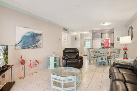 Купить кондоминиум в Лодердейл-Лейкс, Флорида 2 спальни, 87.7м2, № 2018178 - фото 4