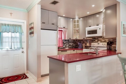 Купить кондоминиум в Лодердейл-Лейкс, Флорида 2 спальни, 87.7м2, № 2018178 - фото 6