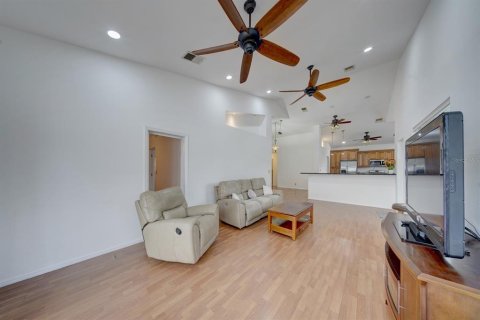 House in Oakland Park, Florida 3 bedrooms, 228.08 sq.m. № 1902420 - photo 10