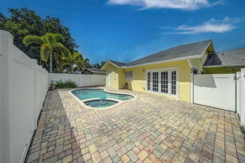 House in Oakland Park, Florida 3 bedrooms, 228.08 sq.m. № 1902420 - photo 6