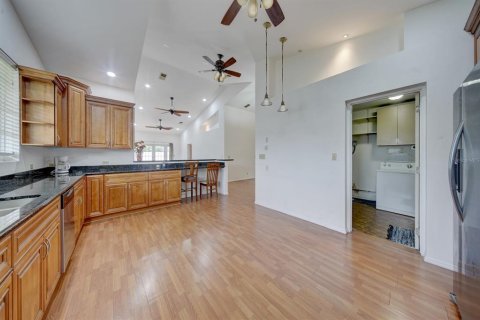 House in Oakland Park, Florida 3 bedrooms, 228.08 sq.m. № 1902420 - photo 16