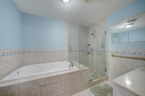 House in Oakland Park, Florida 3 bedrooms, 228.08 sq.m. № 1902420 - photo 22