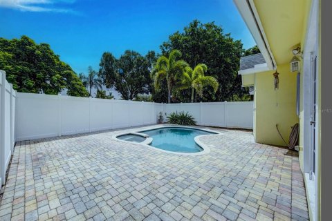 House in Oakland Park, Florida 3 bedrooms, 228.08 sq.m. № 1902420 - photo 7