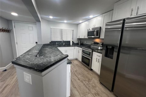 Copropriété à louer à Clearwater, Floride: 1 chambre, 82.22 m2 № 2411584 - photo 9