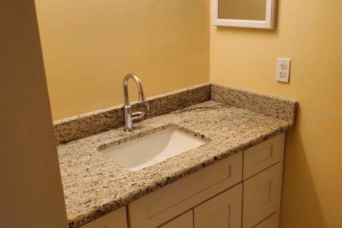 House in Eagle Lake, Florida 3 bedrooms, 103.12 sq.m. № 1909646 - photo 4