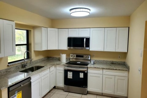 House in Eagle Lake, Florida 3 bedrooms, 103.12 sq.m. № 1909646 - photo 3