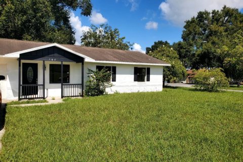 House in Eagle Lake, Florida 3 bedrooms, 103.12 sq.m. № 1909646 - photo 1