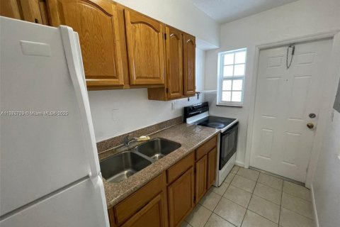 Condo in North Miami Beach, Florida, 1 bedroom  № 1611625 - photo 5