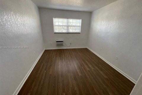 Condo in North Miami Beach, Florida, 1 bedroom  № 1611625 - photo 9