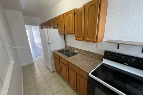 Condo in North Miami Beach, Florida, 1 bedroom  № 1611625 - photo 6