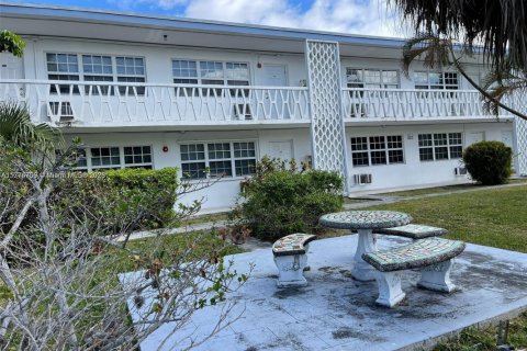 Condo in North Miami Beach, Florida, 1 bedroom  № 1611625 - photo 2
