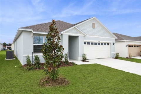 House in Umatilla, Florida 3 bedrooms, 155.33 sq.m. № 2235838