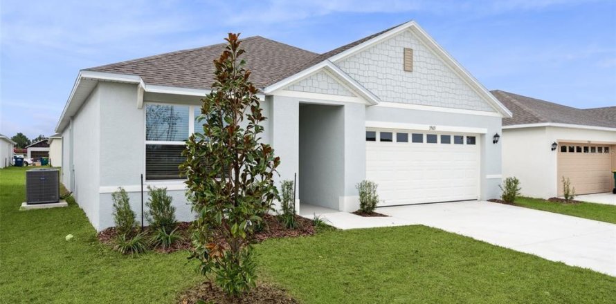 Villa ou maison à Umatilla, Floride 3 chambres, 155.33 m2 № 2235838