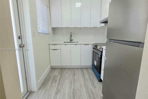Copropriété à louer à Miami Beach, Floride: 4 chambres, 297.66 m2 № 2439394 - photo 6