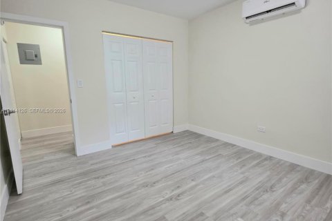 Copropriété à louer à Miami Beach, Floride: 4 chambres, 297.66 m2 № 2439394 - photo 11