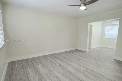 Copropriété à louer à Miami Beach, Floride: 4 chambres, 297.66 m2 № 2439394 - photo 2