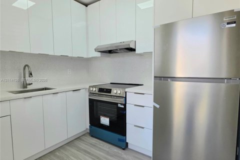 Copropriété à louer à Miami Beach, Floride: 4 chambres, 297.66 m2 № 2439394 - photo 8