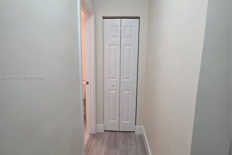 Copropriété à louer à Miami Beach, Floride: 4 chambres, 297.66 m2 № 2439394 - photo 12