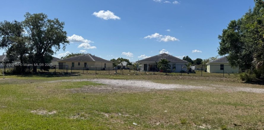 Terreno en Fort Myers, Florida № 2054264