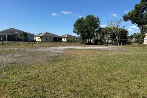 Terreno en venta en Fort Myers, Florida № 2054264 - foto 5