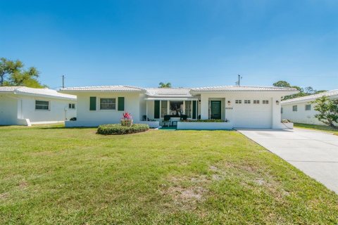 Casa en Seminole, Florida 4 dormitorios, 214.33 m2 № 2094140