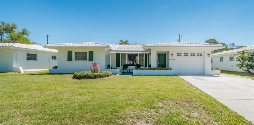 Casa en Seminole, Florida 4 dormitorios, 214.33 m2 № 2094140