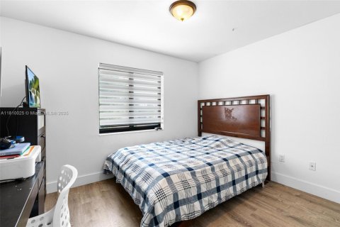 House in Hialeah, Florida 4 bedrooms, 186.83 sq.m. № 1752574 - photo 29