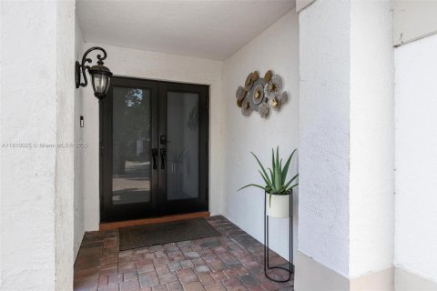 House in Hialeah, Florida 4 bedrooms, 186.83 sq.m. № 1752574 - photo 14