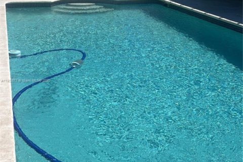 House in Miami, Florida 3 bedrooms, 155.52 sq.m. № 1956028 - photo 4