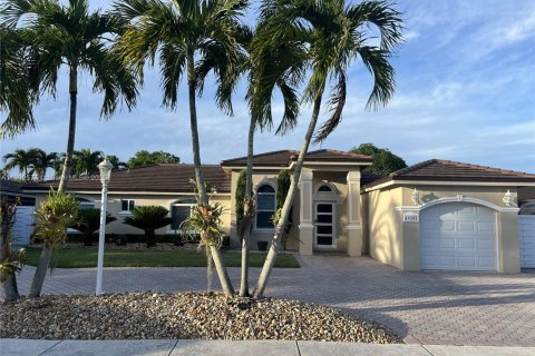 House in Miami, Florida 3 bedrooms, 155.52 sq.m. № 1956028 - photo 2