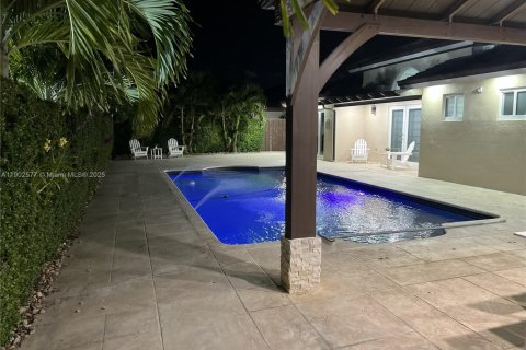 House in Miami, Florida 3 bedrooms, 155.52 sq.m. № 1956028 - photo 7