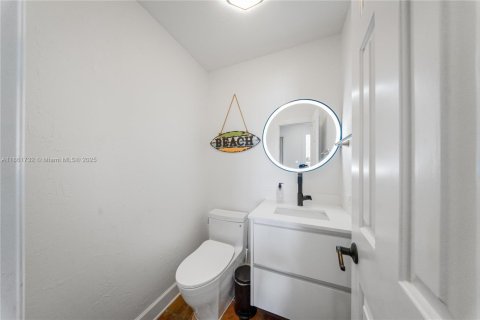 House in Islamorada, Village of Islands, Florida 3 bedrooms № 1892636 - photo 29