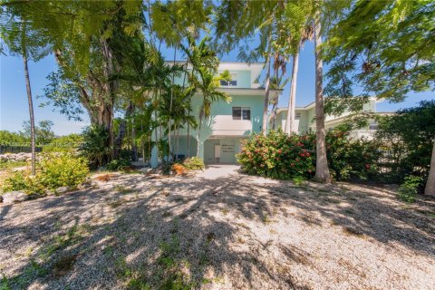 House in Islamorada, Village of Islands, Florida 3 bedrooms № 1892636 - photo 2
