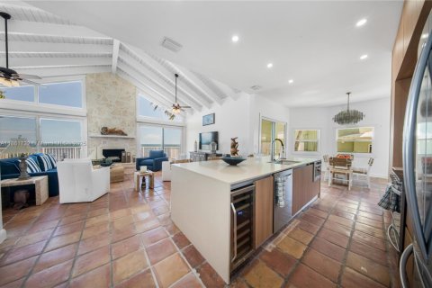 House in Islamorada, Village of Islands, Florida 3 bedrooms № 1892636 - photo 11