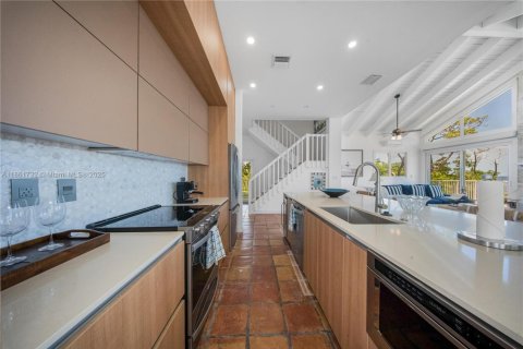House in Islamorada, Village of Islands, Florida 3 bedrooms № 1892636 - photo 9