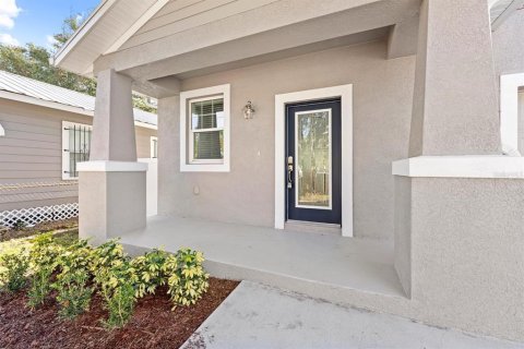 House in Tampa, Florida 4 bedrooms, 174.84 sq.m. № 1437568 - photo 4