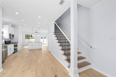House in Tampa, Florida 4 bedrooms, 174.84 sq.m. № 1437568 - photo 9