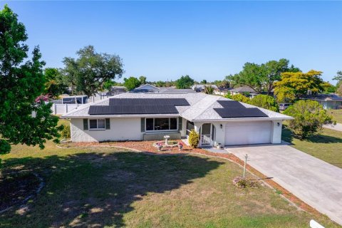 House in Port Charlotte, Florida 3 bedrooms, 136.01 sq.m. № 2103766