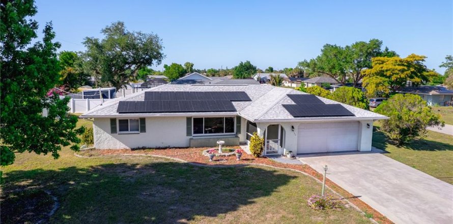 Casa en Port Charlotte, Florida 3 dormitorios, 136.01 m2 № 2103766