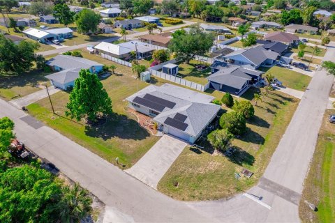 Casa en venta en Port Charlotte, Florida, 3 dormitorios, 136.01 m2 № 2103766 - foto 3