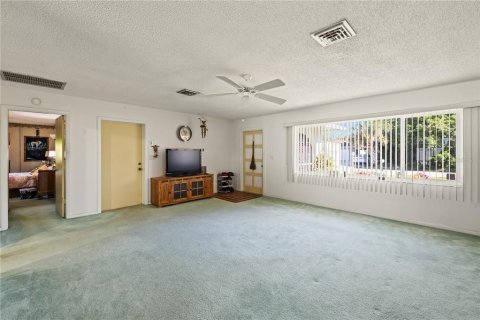Casa en venta en Port Charlotte, Florida, 3 dormitorios, 136.01 m2 № 2103766 - foto 5