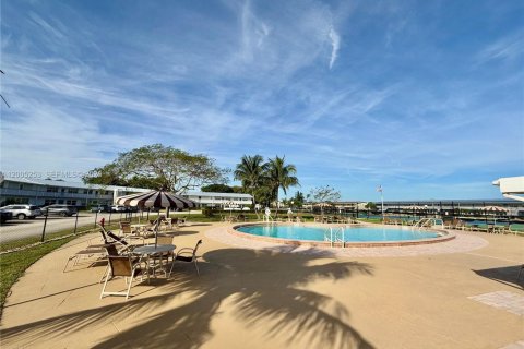 Condo in West Palm Beach, Florida, 1 bedroom  № 2071160 - photo 10